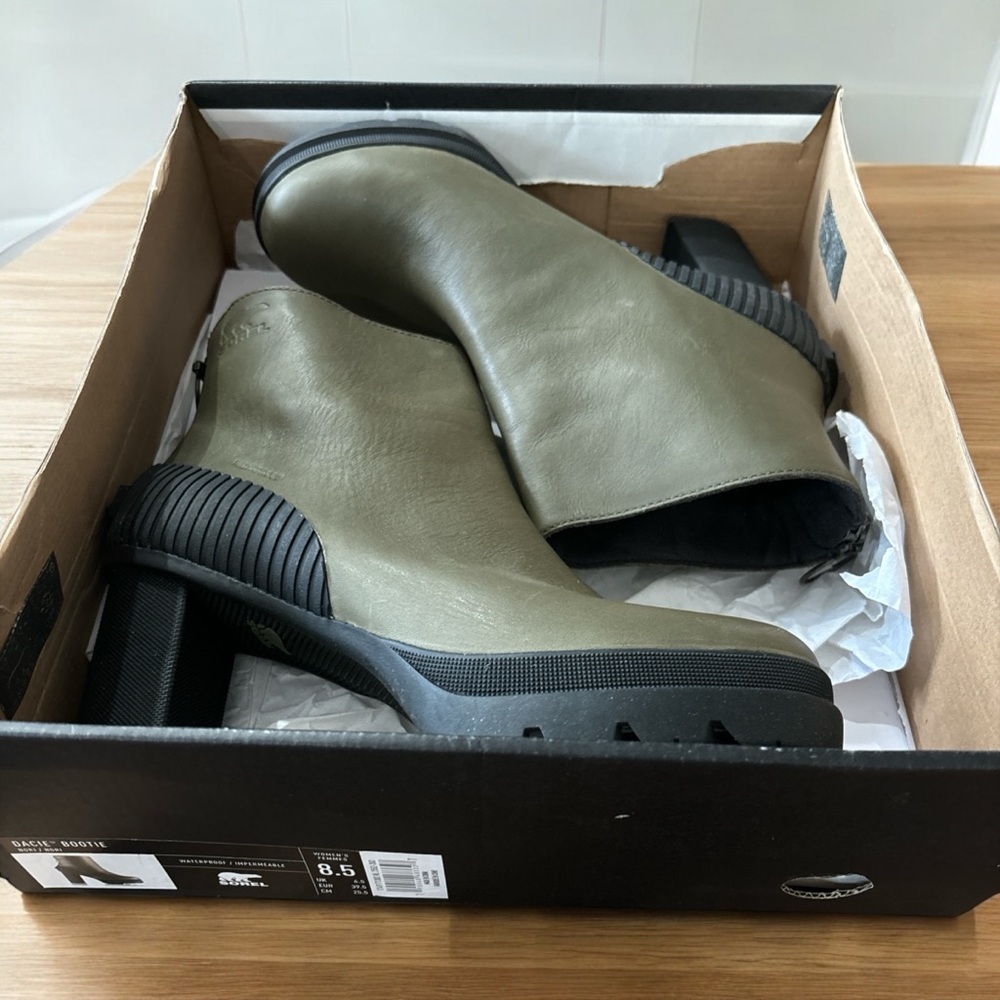 Sorel Waterproof Platform Back Zip Boot - image 4